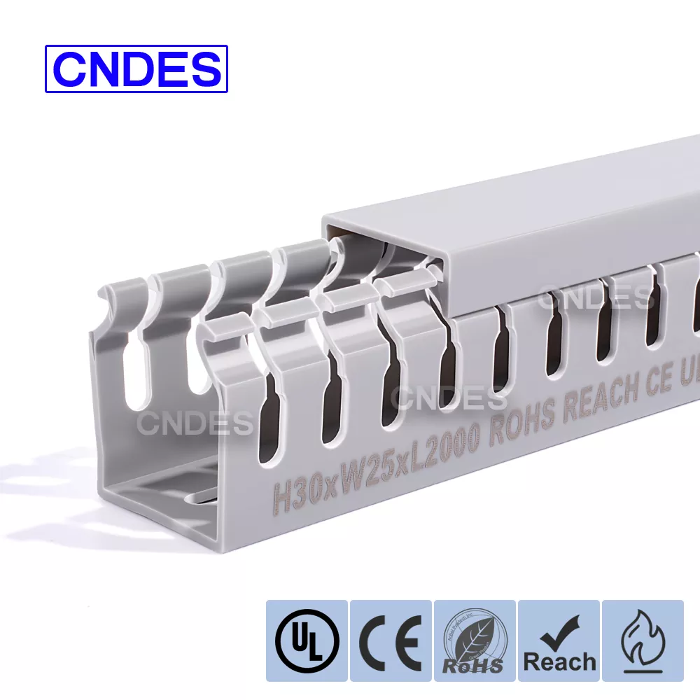 30×25 slitsad PVC-trådskyddskanal